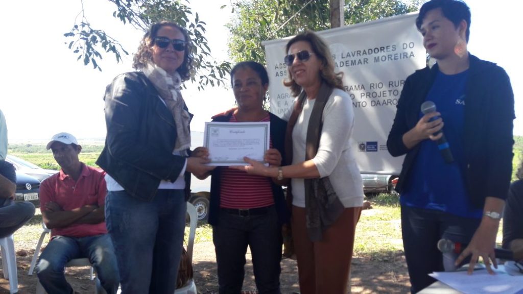 SENAR Rio entrega certificados aos coletores de aroeira do assentamento Ademar Moreira