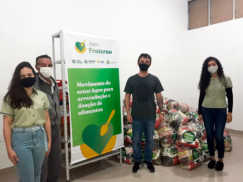 Programa Agro Fraterno leva cestas de alimentos para Sumidouro