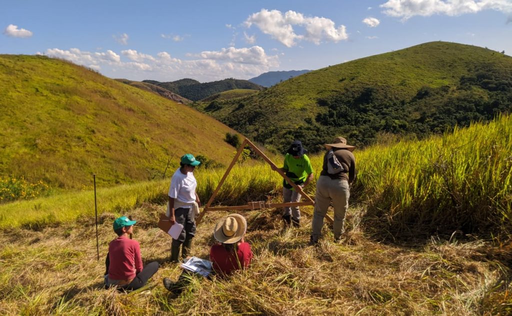 Manejo agroecológico do solo é prática da segunda aula presencial do curso de Horticultor Orgânico EAD do SENAR Rio